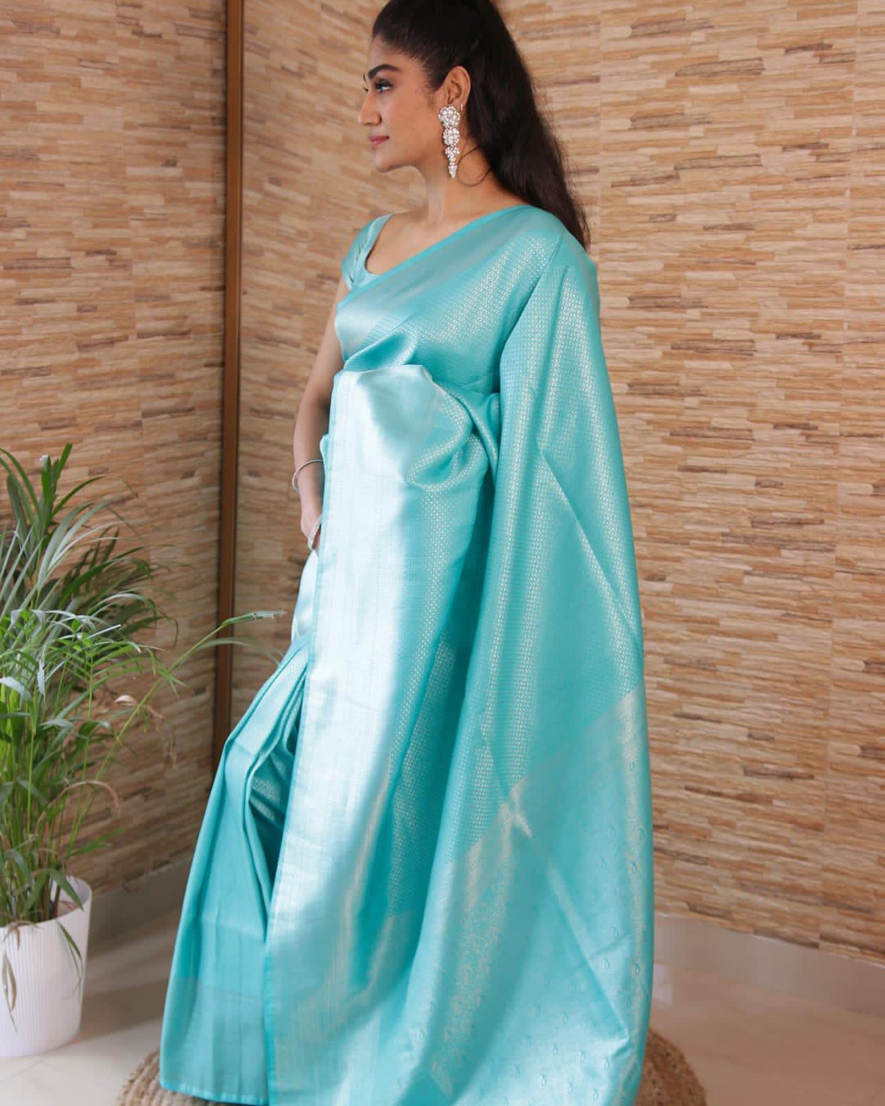 BEAUTIFUL RICH PALLU & JACQUARD WORK ON ALL OVER THE SAREE.