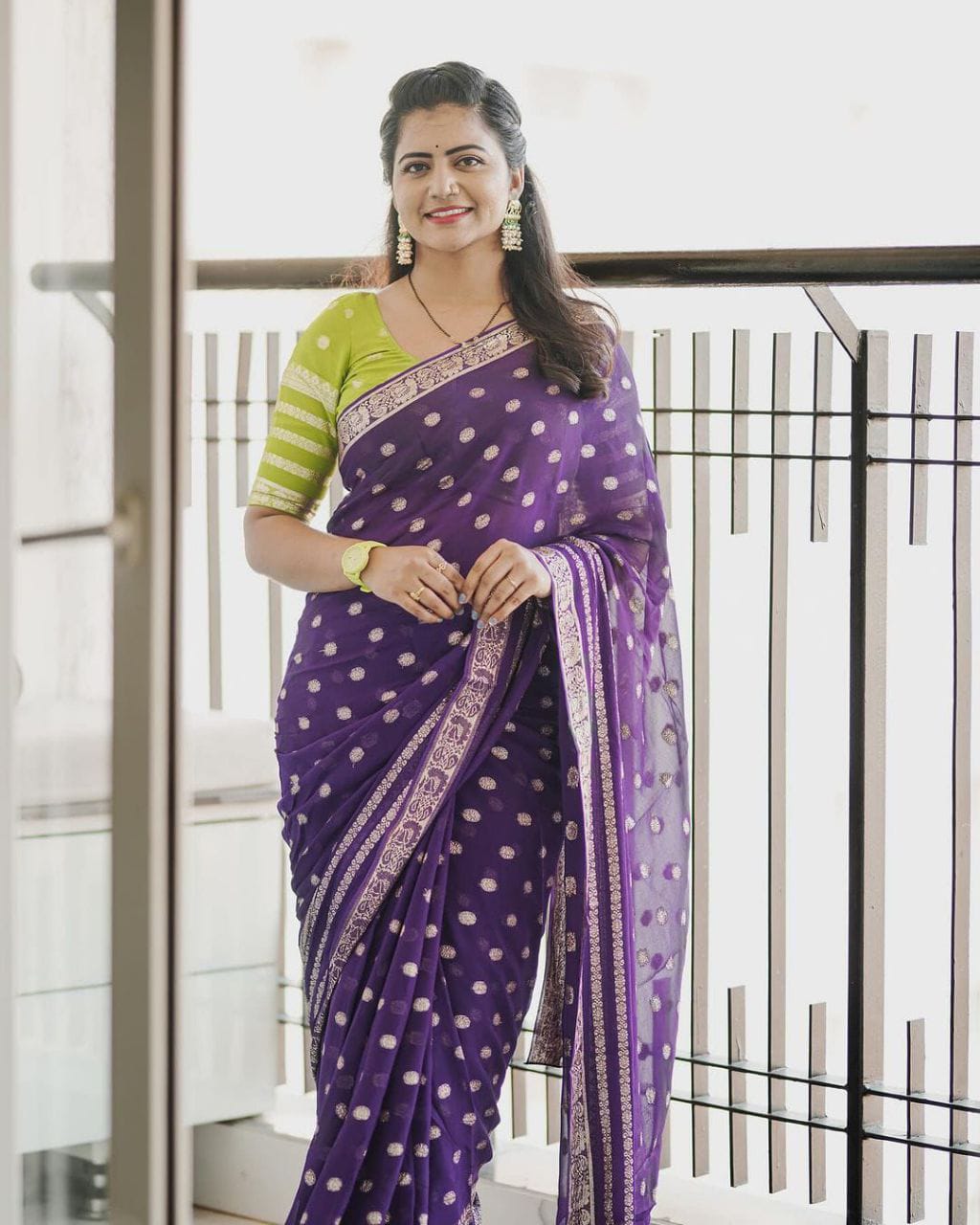 Pure Viscose Georgette Weaving Jacquard Saree With Contrast Color Blouse