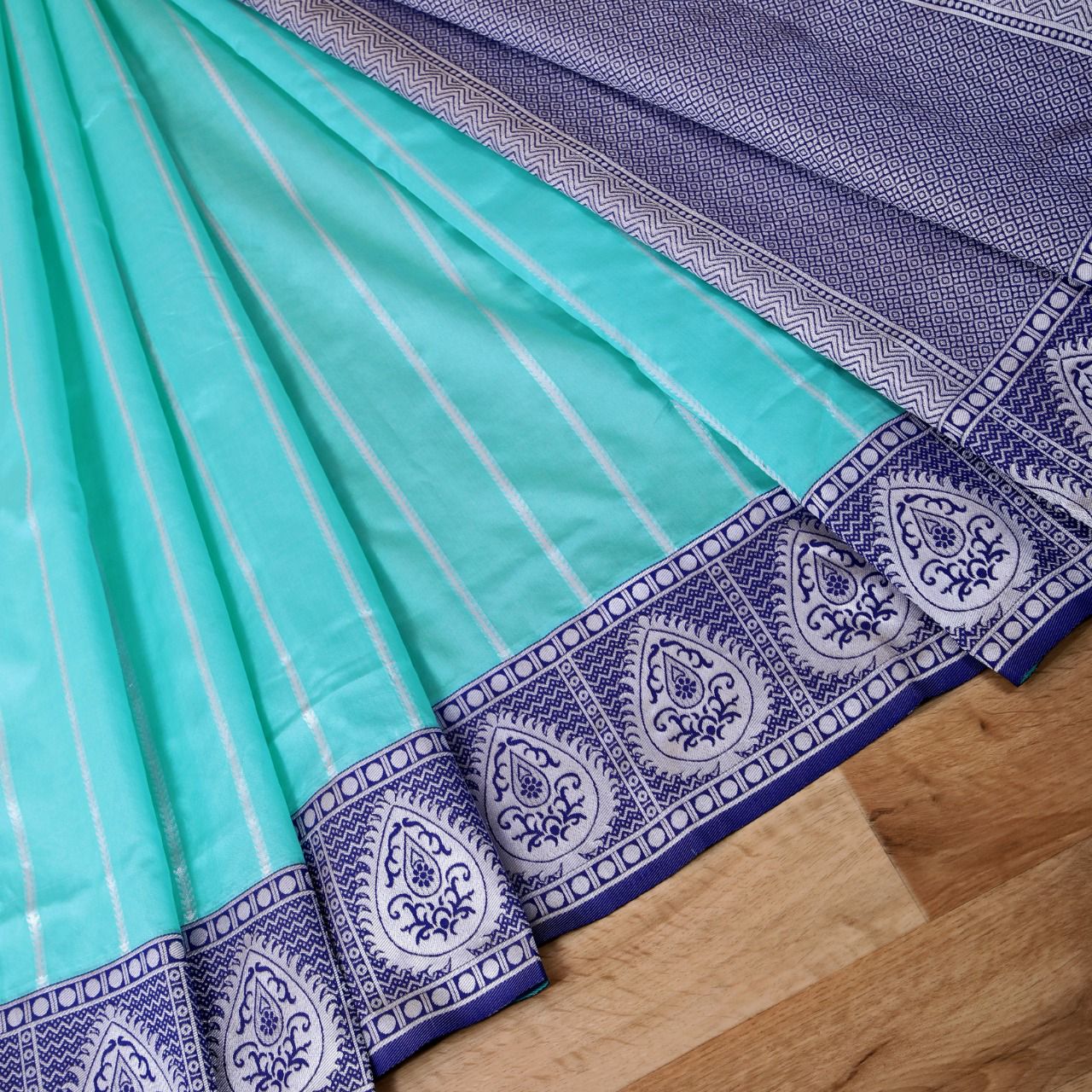 BEAUTIFUL RICH PALLU WITH JACQUARD WORK ON ALL OVER THE SAREE.