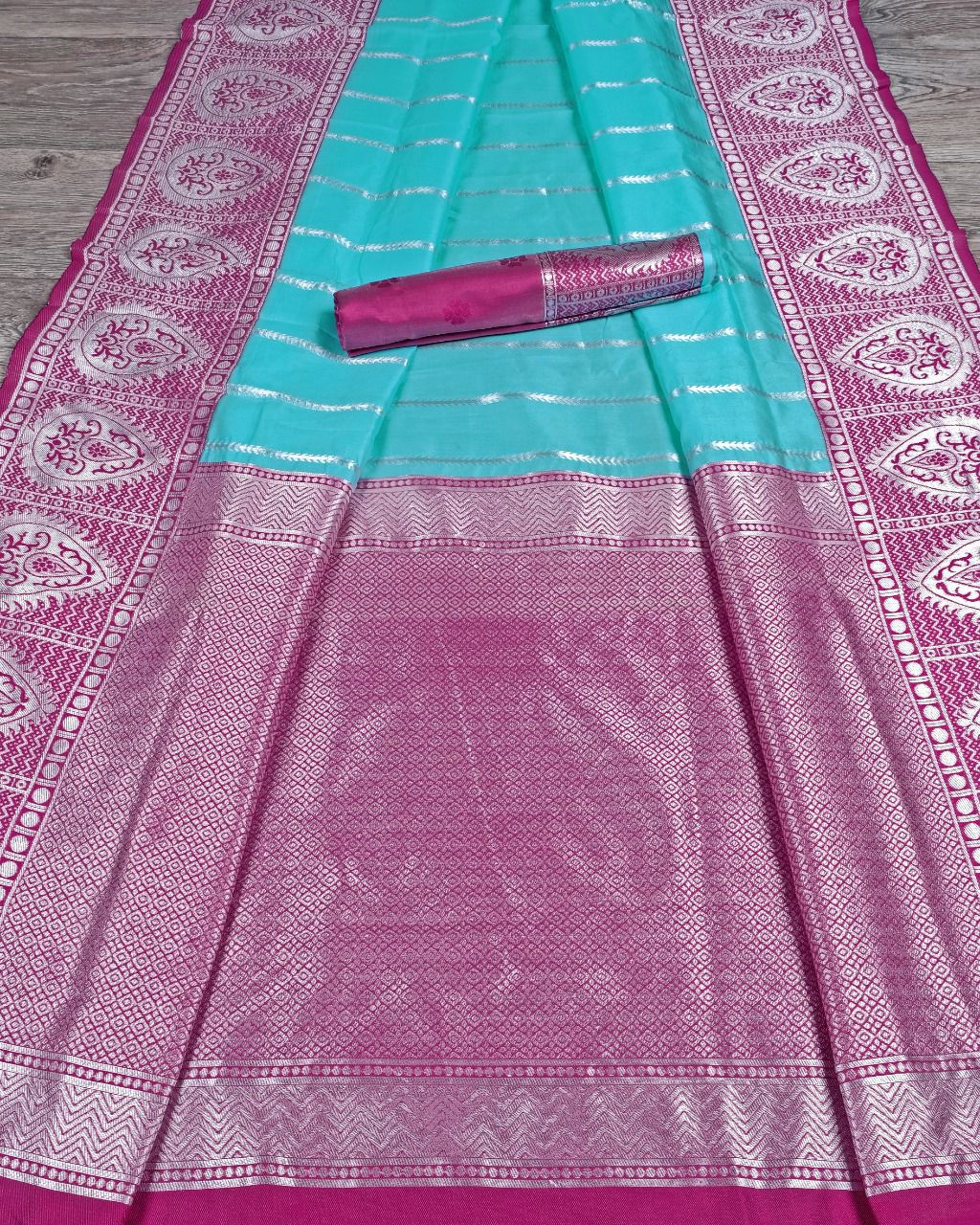 BEAUTIFUL RICH PALLU WITH JACQUARD WORK ON ALL OVER THE SAREE.