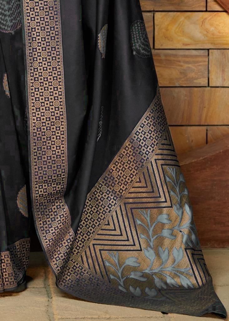 BEAUTIFUL RICH PALLU WITH JACQUARD WORK ON ALL OVER THE SAREE.