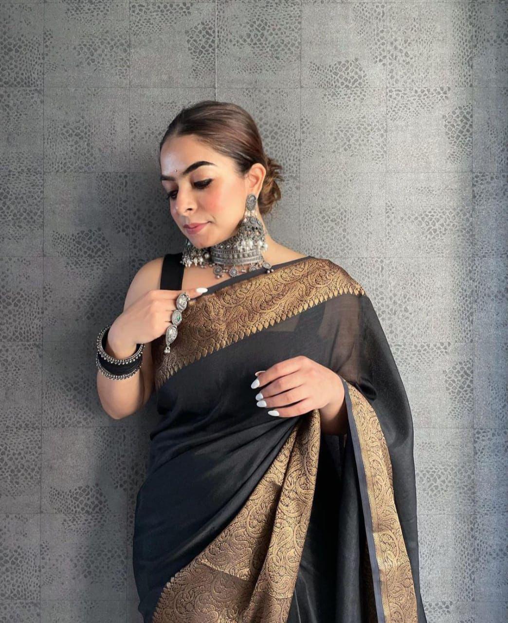 BEAUTIFUL RICH PALLU WITH JACQUARD WORK ON ALL OVER THE SAREE.