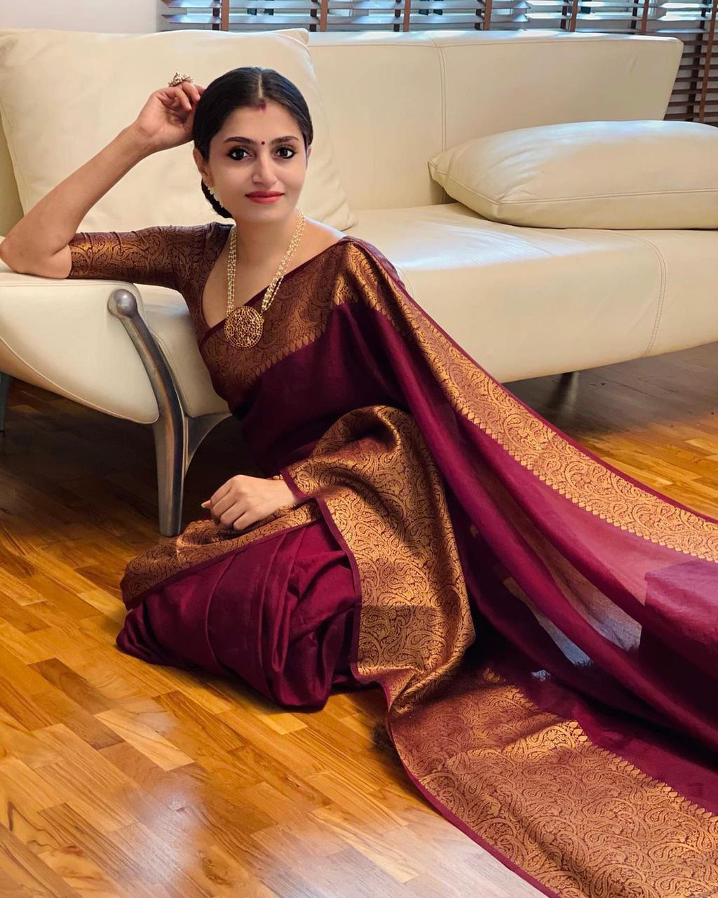 BEAUTIFUL RICH PALLU WITH JACQUARD WORK ON ALL OVER THE SAREE.