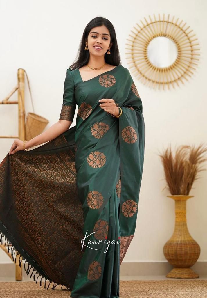 BEAUTIFUL RICH PALLU JACQUARD WORK ON ALL OVER THE SAREE.