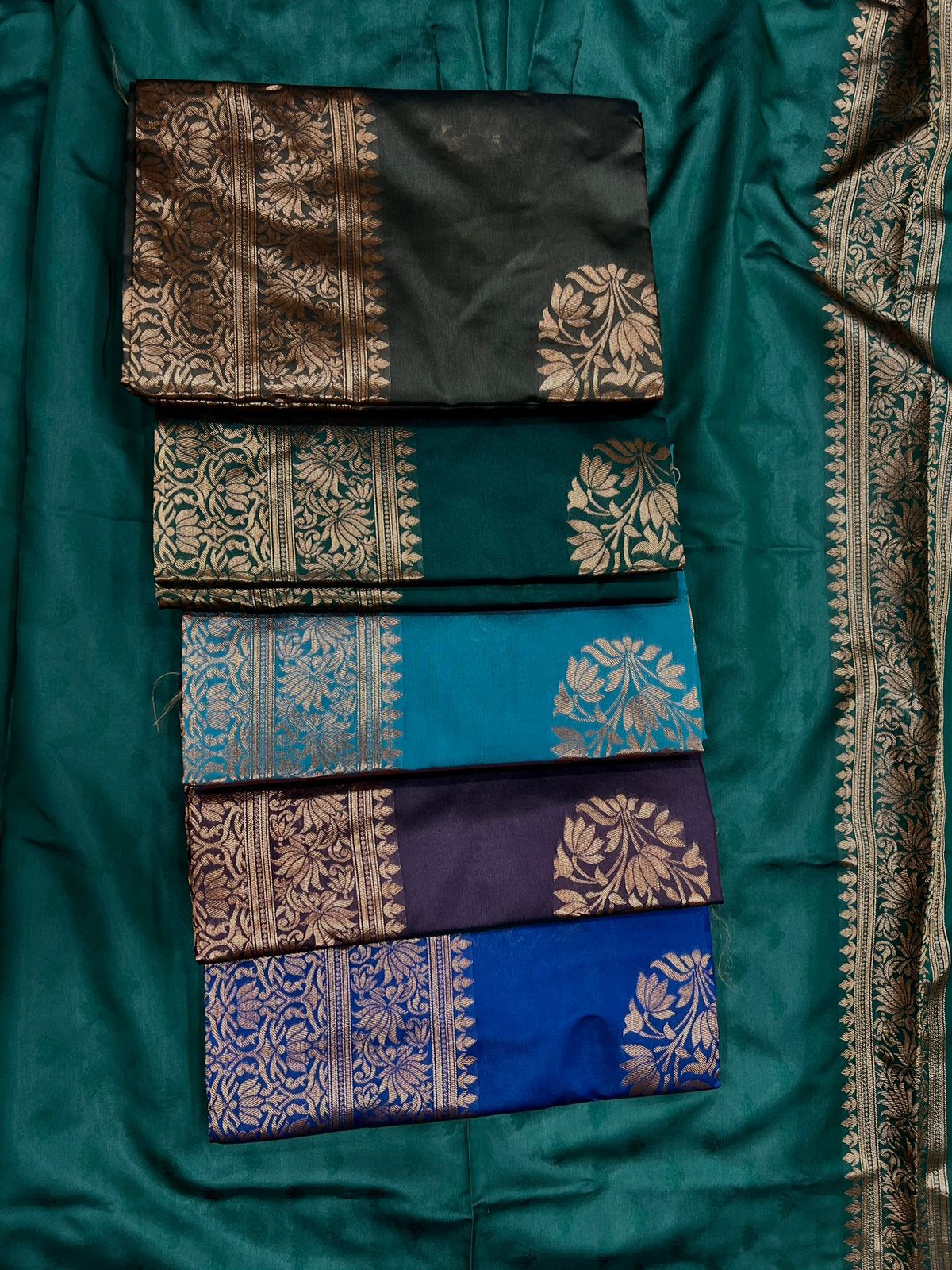 BEAUTIFUL RICH PALLU JACQUARD WORK ON ALL OVER THE SAREE.